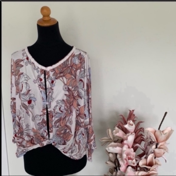 Free People “Keeping on Top “ top - Picture 2 of 10